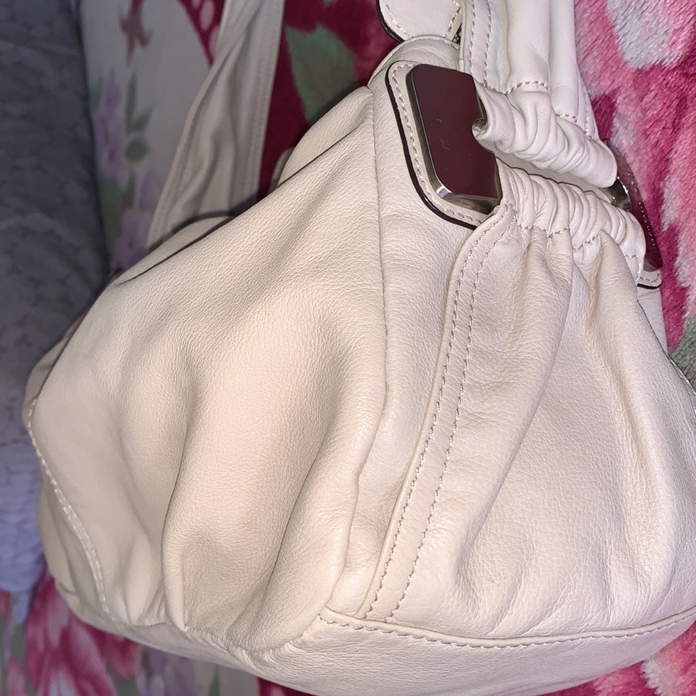 B Makowsky Shoulder Bag - Picture 5 of 14